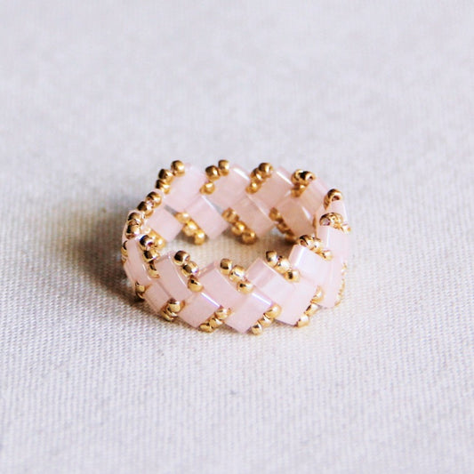 BAGUE EN PERLES