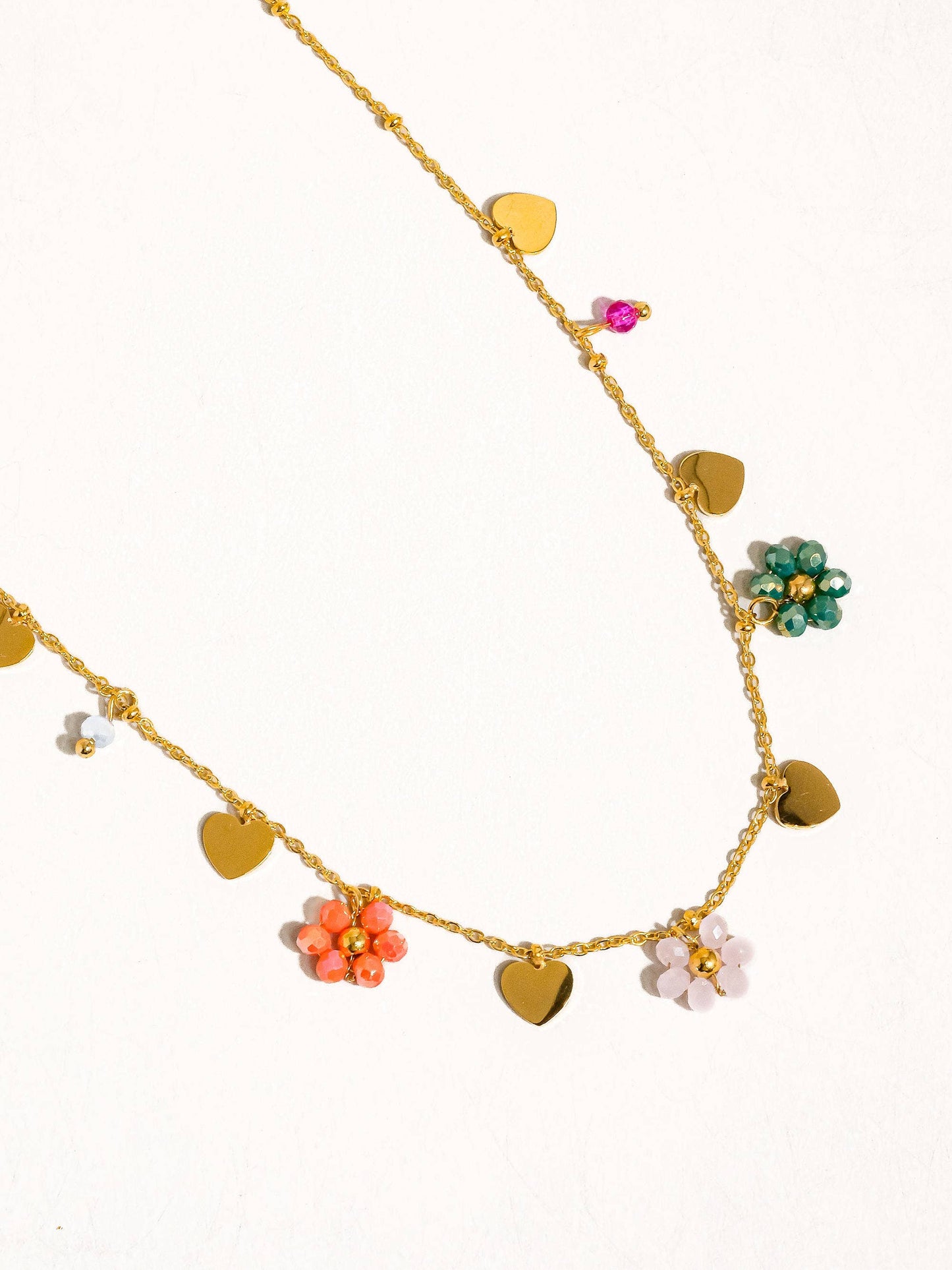 Collier Melvin en or 18 carats avec fleurs et cœurs non ternis