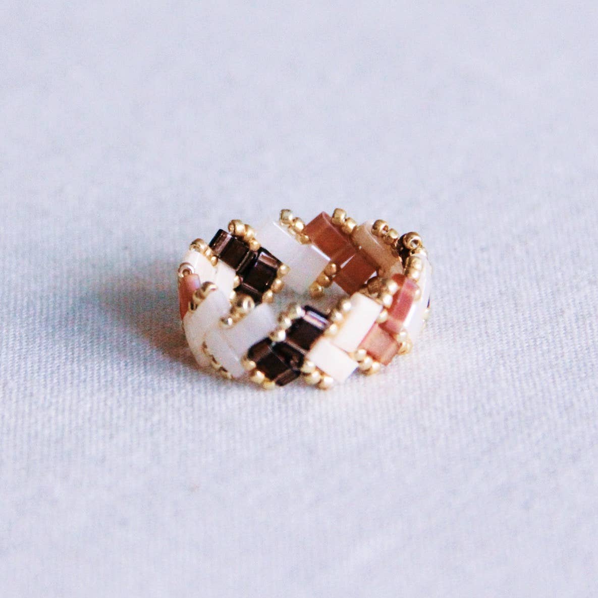 BAGUE EN PERLES - Nudes
