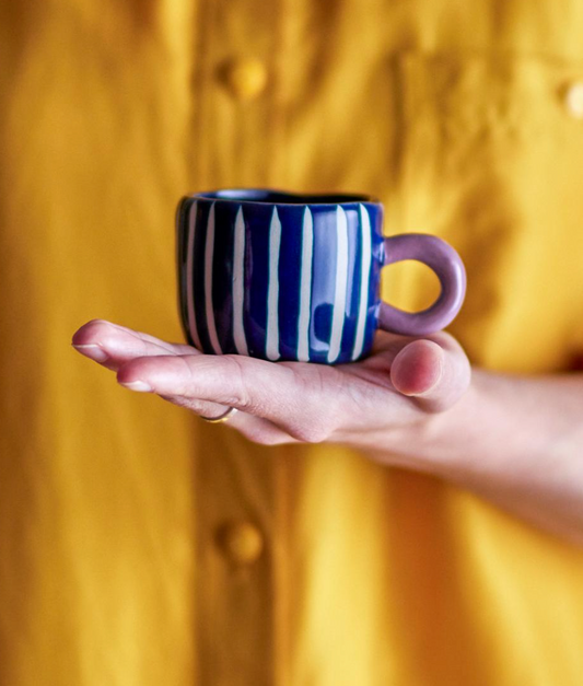 TASSE EN GRÈS - Bleu / rayures blanches