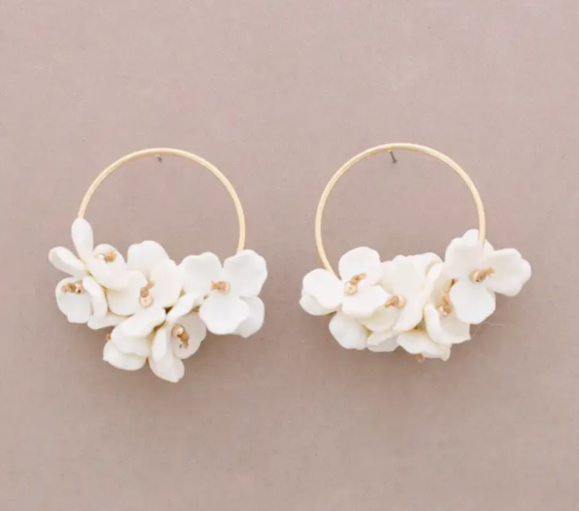 BOUCLES D'OREILLE - fleurs blanches