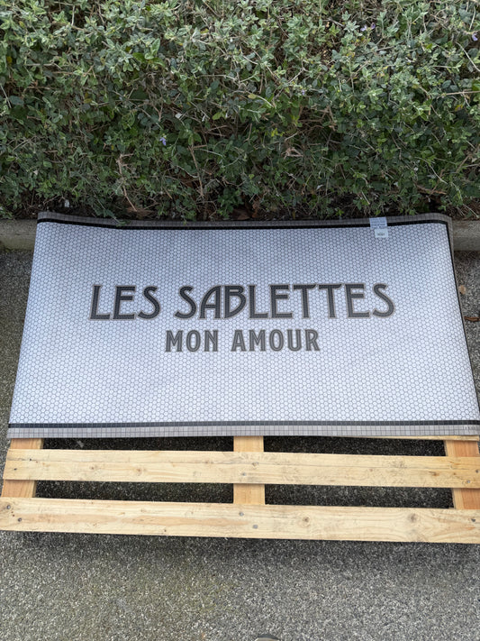 TAPIS VINYLE "Les Sablettes Mon Amour" blanc - 66 x 132 cm