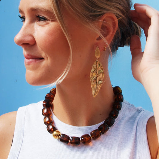 COLLIER EN PERLE CARRÉE - Chocolat