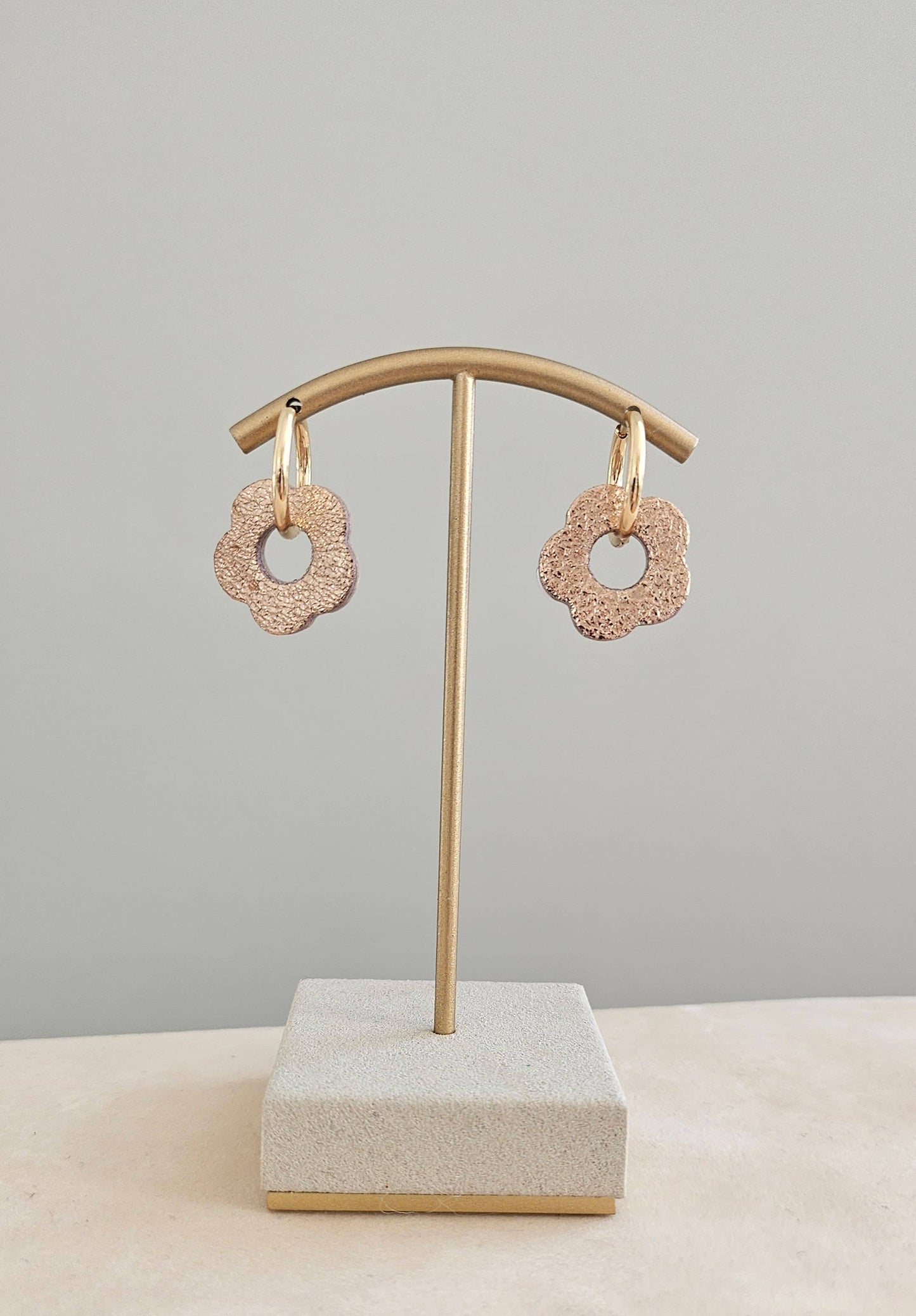 Créoles fleur en cuir revalorisé