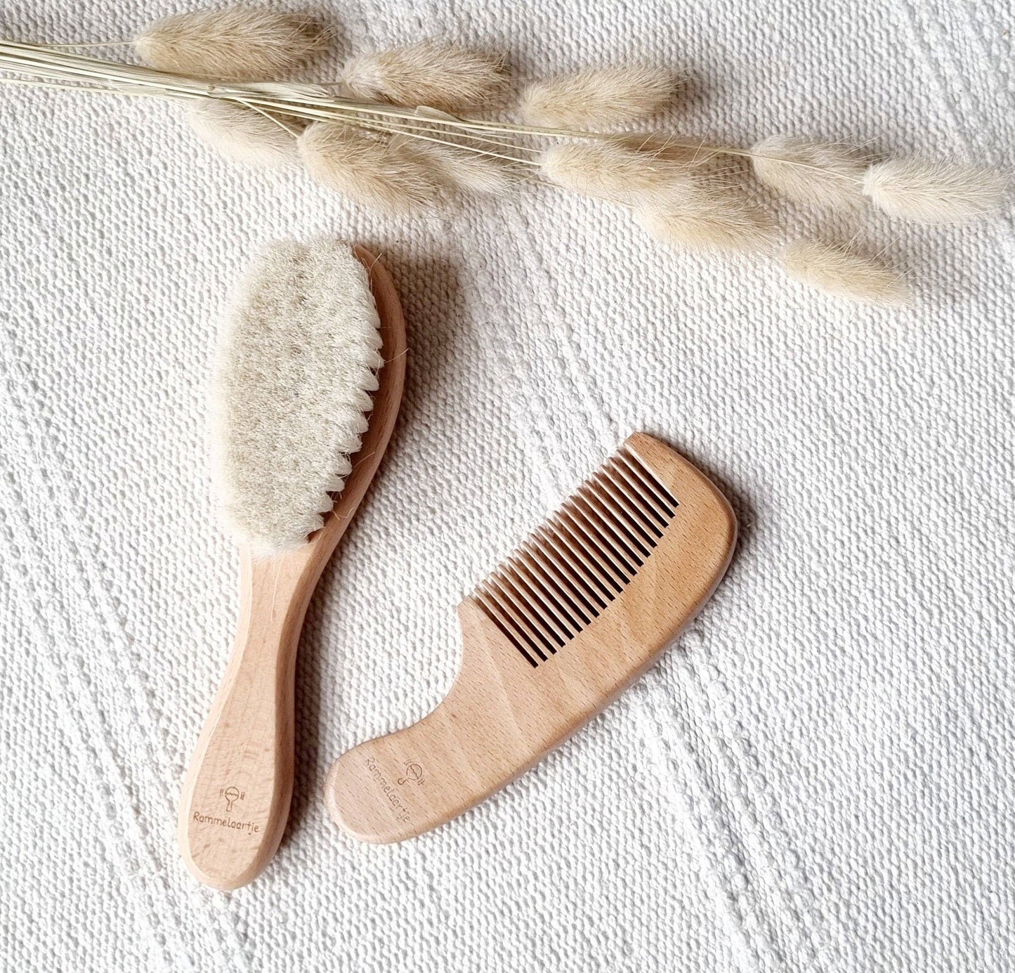 ENSEMBLE PEIGNE ET BROSSE