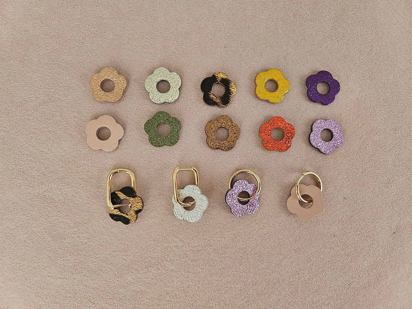 Charm  pampille fleur cuir upcyclé  boucle d oreille