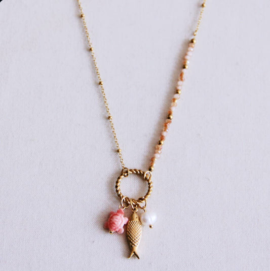 COLLIER EN PERLES - Pendentif poisson