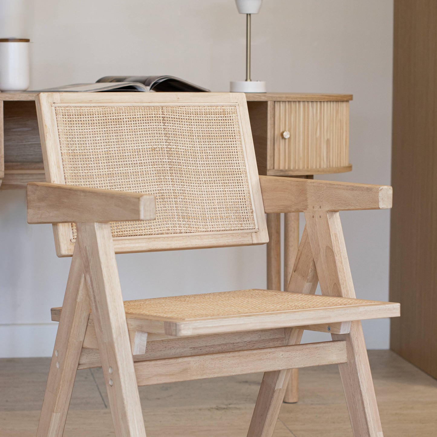 CHAISE EN BOIS DE PIN NATUREL/ROTIN