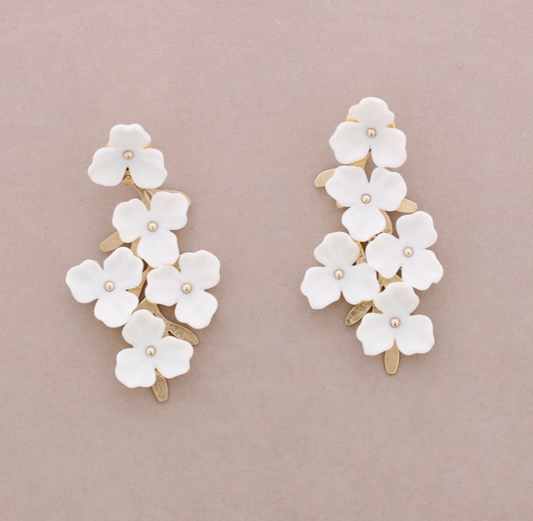 BOUCLES D'OREILLE - fleurs blanches