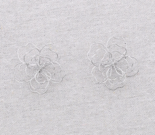 BOUCLES D'OREILLE - fleur argentée