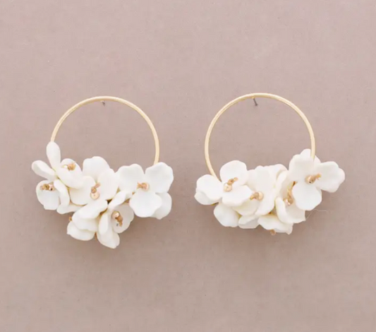 BOUCLES D'OREILLE - fleurs blanches