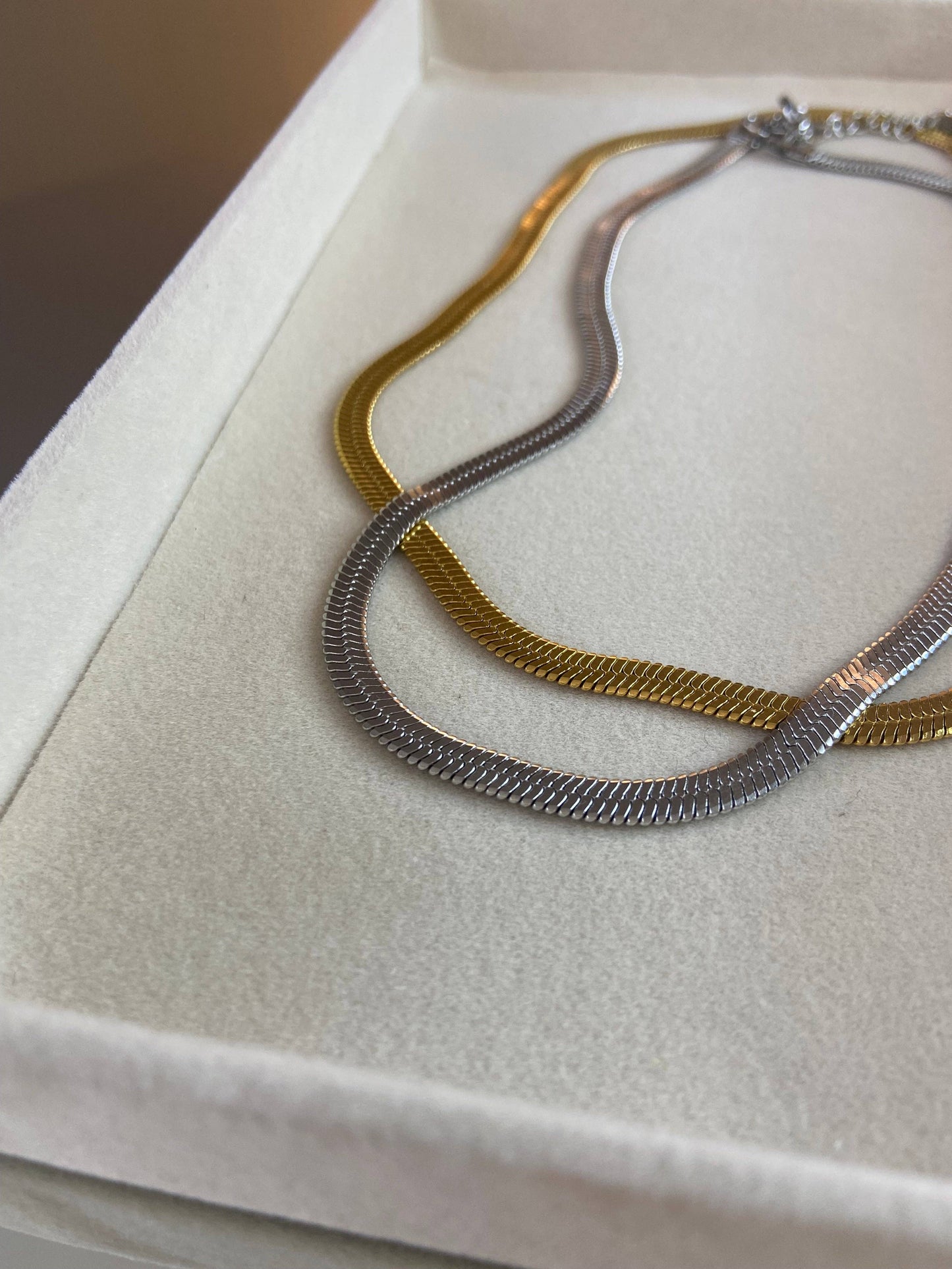 COLLIER EN ACIER - Doré