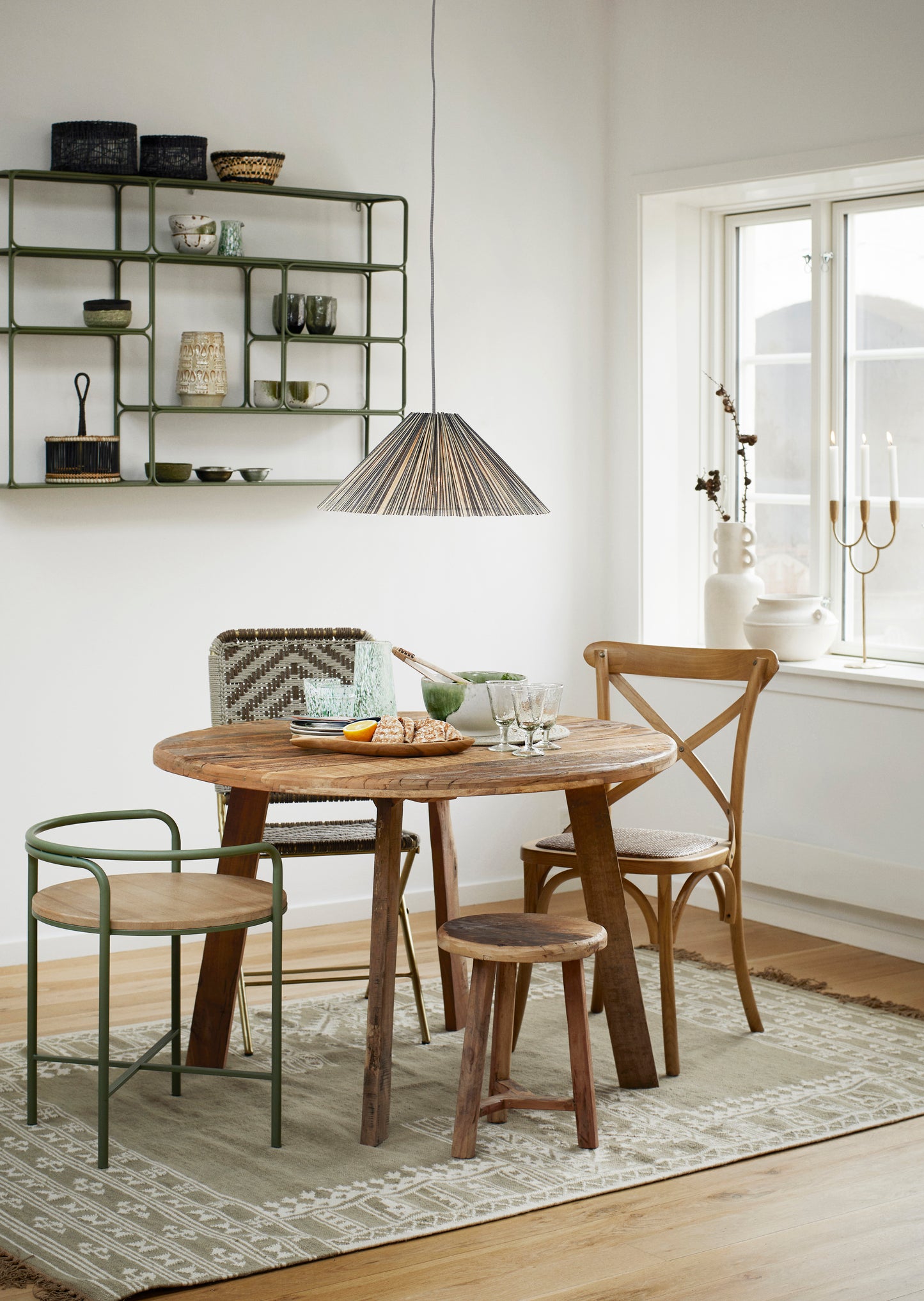 TABLE RONDE EN BOIS RECYCLÉ