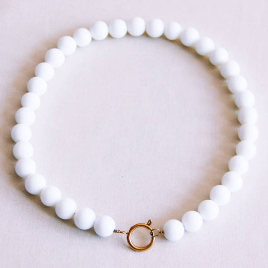 COLLIER EN PERLES DE PIERRE NATURELLE - Blanc
